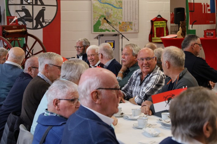 FW-KLE: 70 Jahre bei der Feuerwehr - Treffen der Ehrenabteilungen der Feuerwehr Kleve