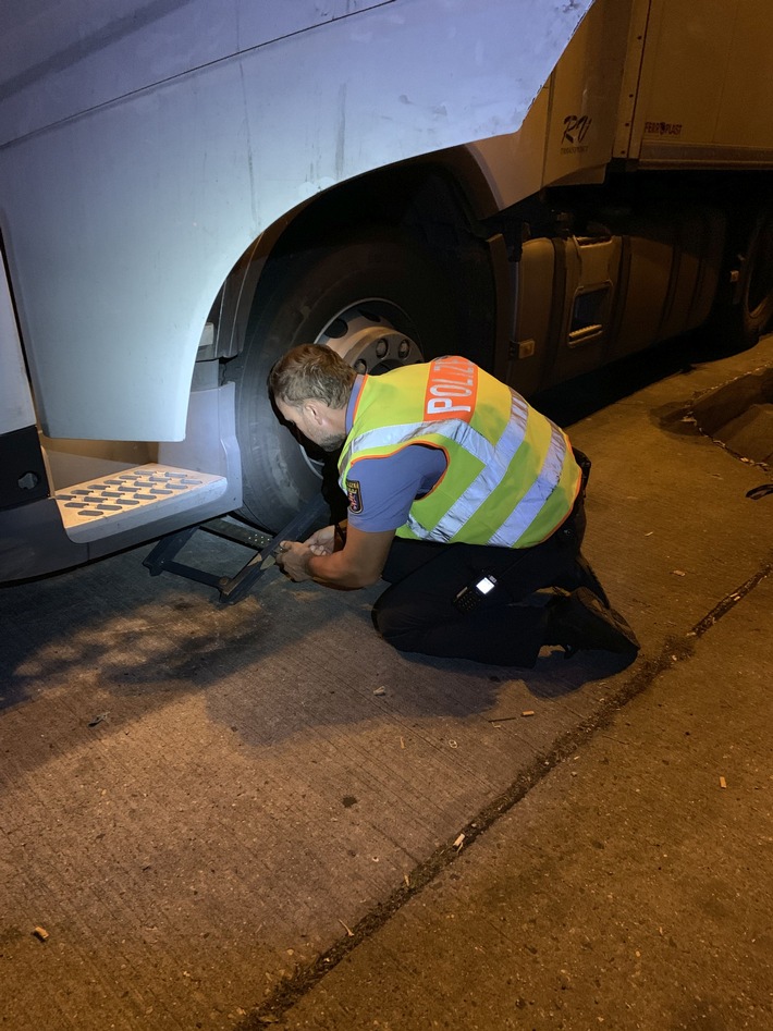 POL-WE: Vor der Abfahrt: Alkoholkontrollen bei LKW-Fahrern -- Prävention für die Verkehrssicherheit