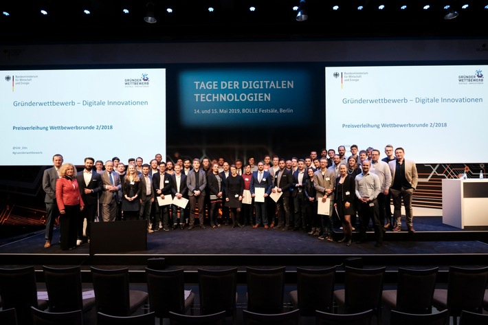 Preisverleihung auf den Tagen der digitalen Technologien in Berlin: Gewinner des &quot;Gründerwettbewerb - Digitale Innovationen&quot; ausgezeichnet