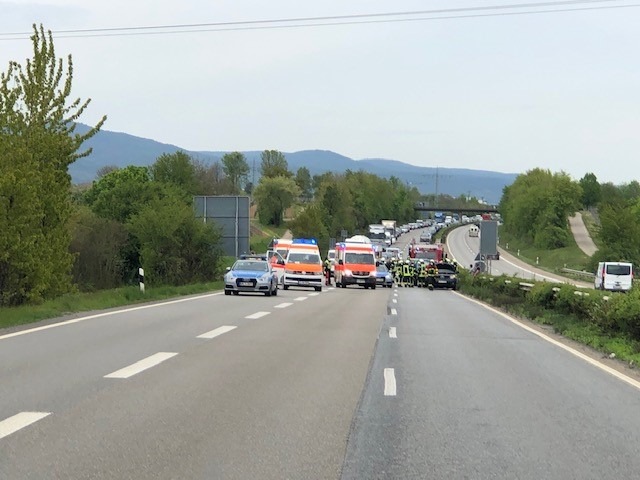 POL-PDLD: A65 nach Unfall zeitweise voll gesperrt