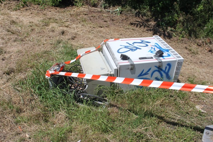 POL-PDKL: A6/Wattenheim, Stromverteilerkasten beschädigt - Zeugen gesucht