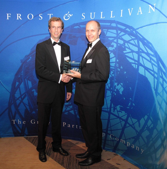 "Customer Value Award" für Biometrie-Experten aus Hamburg: DERMALOG AFIS mit Frost & Sullivan Award für Kundenorientierung ausgezeichnet (mit Bild)