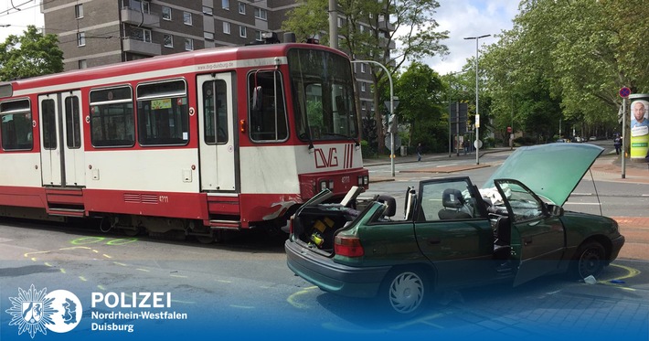 POL-DU: Dellviertel: Opel und Straßenbahn stoßen zusammen