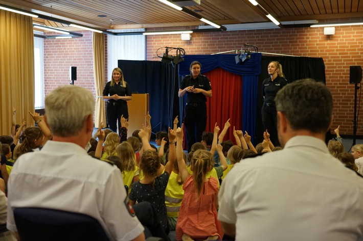 POL-LG: Präventionspuppenbühne der Polizeidirektion Lüneburg sensibilisiert Vorschulkinder zur Sicherheit im Straßenverkehr