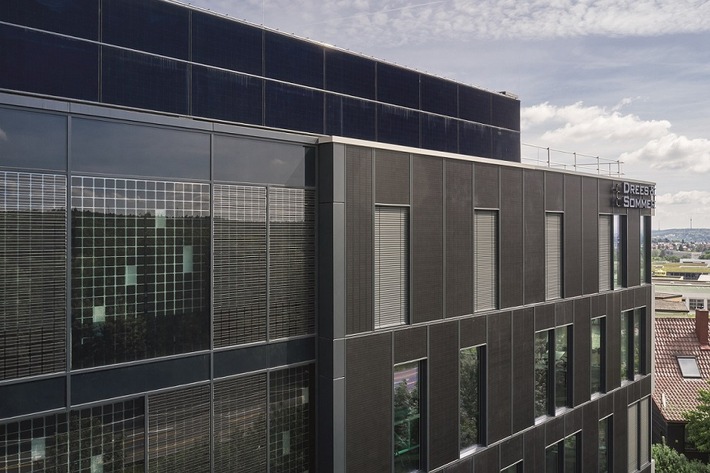 Fassaden unter Strom: Das Forschungsprojekt SolarEnvelopeCenter entwickelt Lösungen für den Photovoltaik-Ausbau an Gebäudehüllen