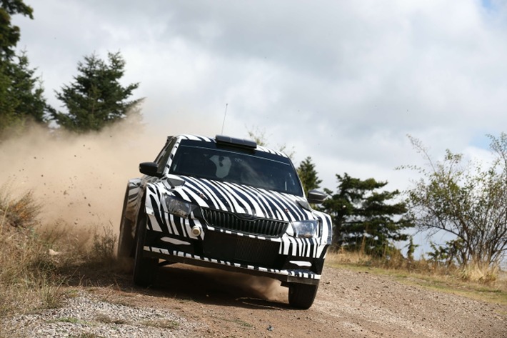 SKODA Fabia R 5: Entwicklung des neuen Rallye-Fahrzeugs läuft nach Plan (FOTO)