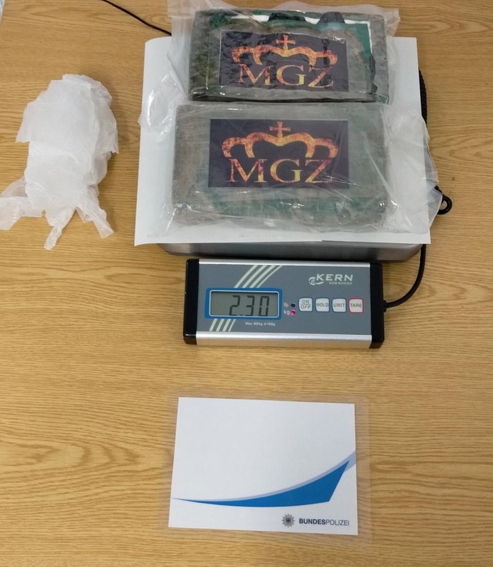 BPOL NRW: Bundespolizei stellt 2,3 Kilogramm Kokain im Wert von 167.000 EUR auf der Bundesautobahn A 61 sicher