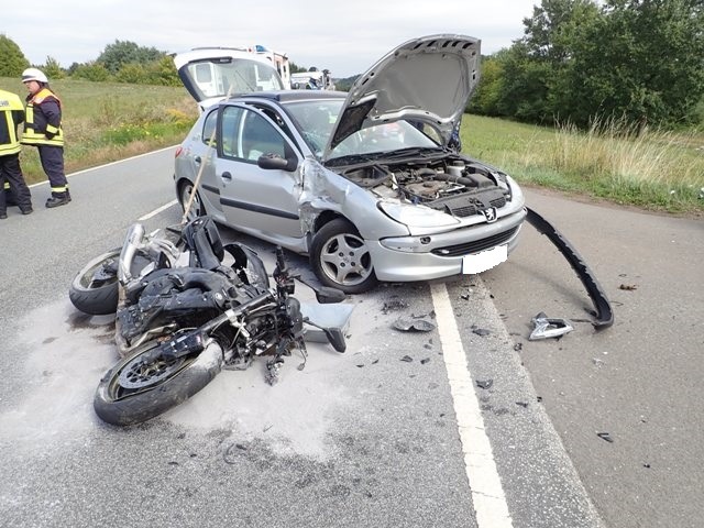 POL-PDKL: Verkehrsunfall - Motorradfahrer schwer verletzt