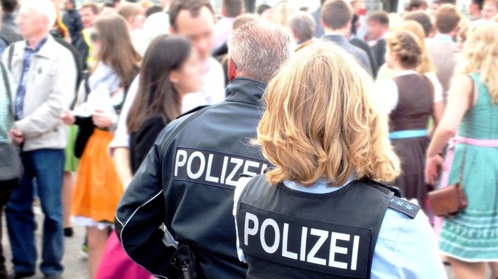 Bundespolizeidirektion München: Gewaltdelikte nach Volksfestbesuchen: In Obermenzing und Dachau schlugen sich Alkoholisierte - Gaffer behinderten polizeiliche Maßnahmen