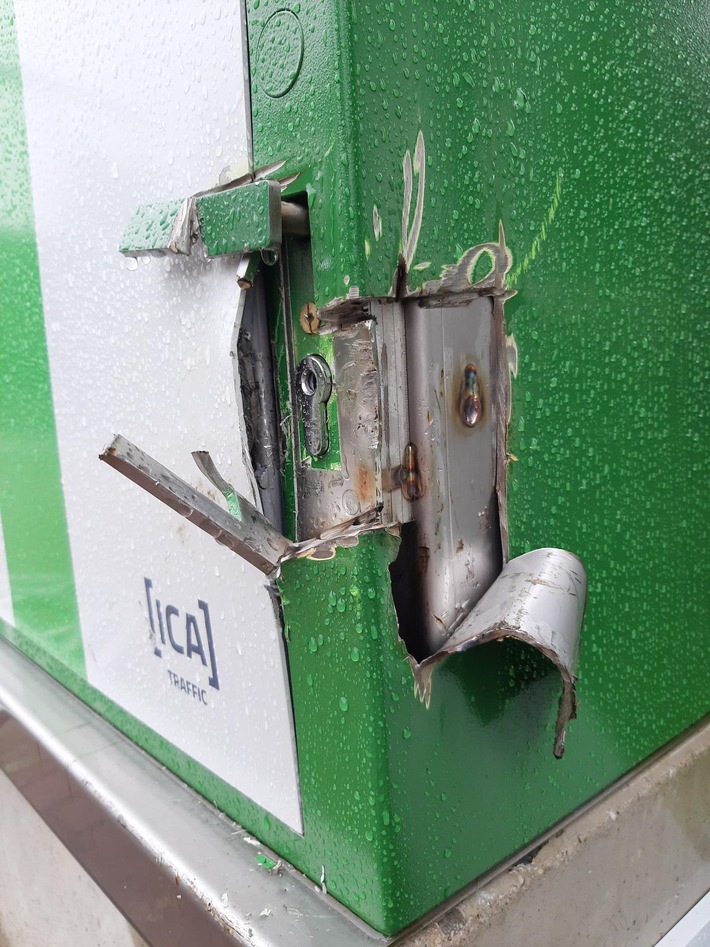 BPOL NRW: Fahrkartenautomat beschädigt - Bundespolizei sucht nach Zeugen
