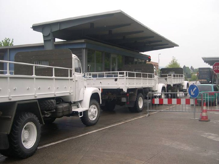 Schweizer Lastwagen vom Typ Saurer 2DM kommen in Afghanistan zum Einsatz für das Bildungsprojekt &quot;House of Science&quot; in Bamjyan