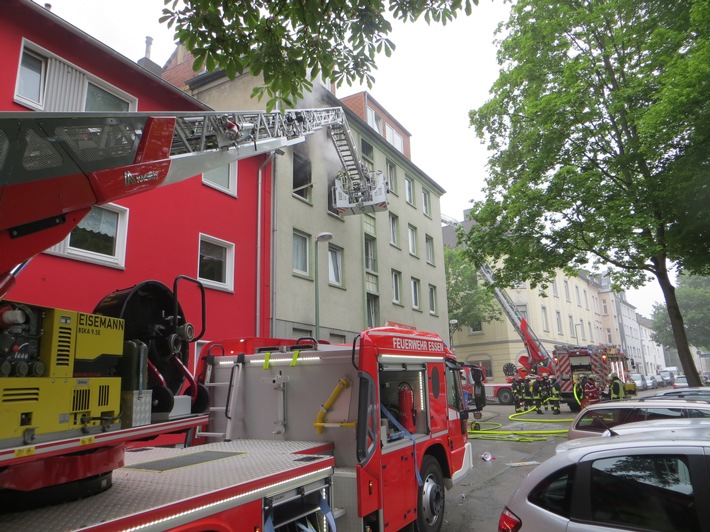 FW-E: Wohnungsbrand in Essen-Altendorf, drei Menschen verletzt