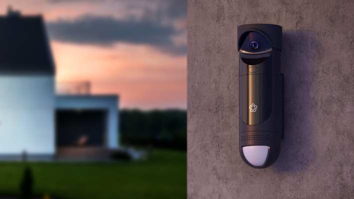 Die neue GuardVision® Außenkamera von Verisure mit Früherkennung und 24/7 Reaktion durch die Alarmzentrale, die im Notfall die entsprechenden Einsatzkräfte alarmiert. / Weiterer Text über ots und www.presseportal.de/nr/134877 / Die Verwendung dieses Bildes für redaktionelle Zwecke ist unter Beachtung aller mitgeteilten Nutzungsbedingungen zulässig und dann auch honorarfrei. Veröffentlichung ausschließlich mit Bildrechte-Hinweis.