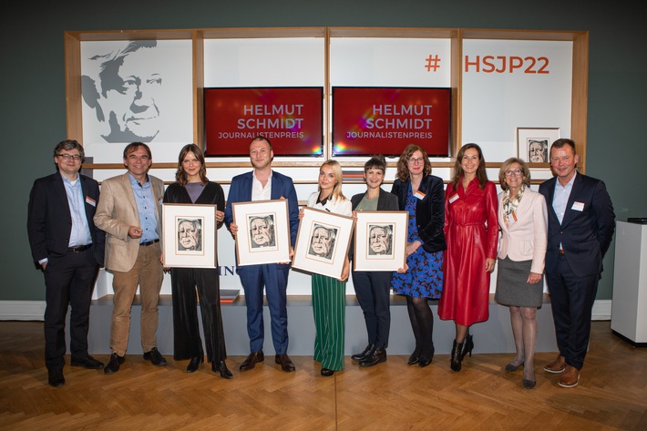 Helmut Schmidt Journalistenpreis 2022 / Ausgezeichnet wurden Sophia Bogner und Paul Hertzberg (brand eins), Maria-Theres Schuler (daslamm.ch) sowie Maria Christoph und Nora Voit (Die Zeit)