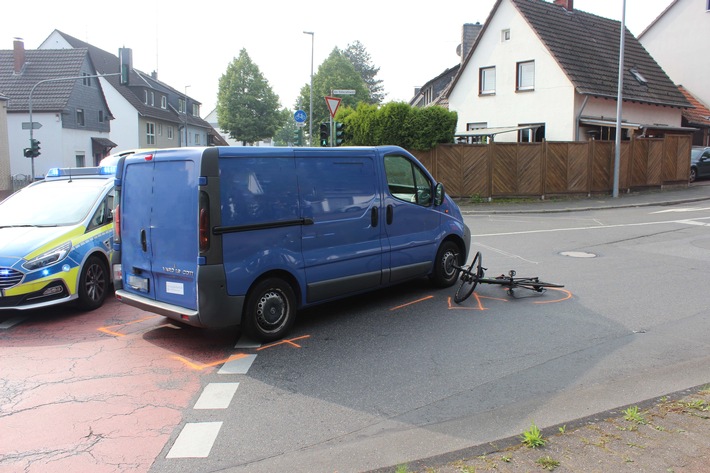 POL-RBK: Bergisch Gladbach - Radfahrer bei Verkehrsunfall schwer verletzt