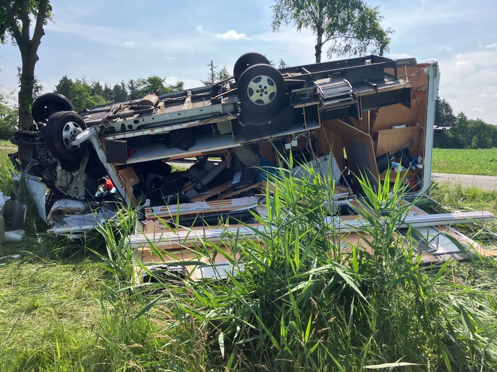 POL-ROW: ++ Schwerer Verkehrsunfall mit Wohnmobil: Kreisstraße zwischen Fintel und Ostervesede voll gesperrt ++