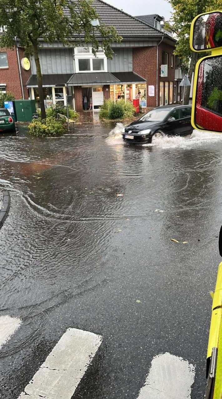 FW Ratingen: Folgemeldung: Starkregen setzt Ratinger Norden unter Wasser - Feuerwehr Ratingen im Dauereinsatz