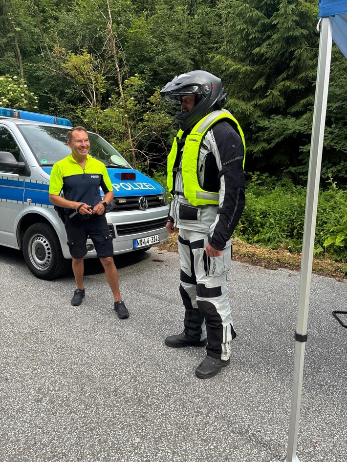POL-PB: #LEBEN - Schwerpunkteinsatz zu den Themen Geschwindigkeit und Prävention - Zwei Motorradfahrer waren deutlich zu schnell