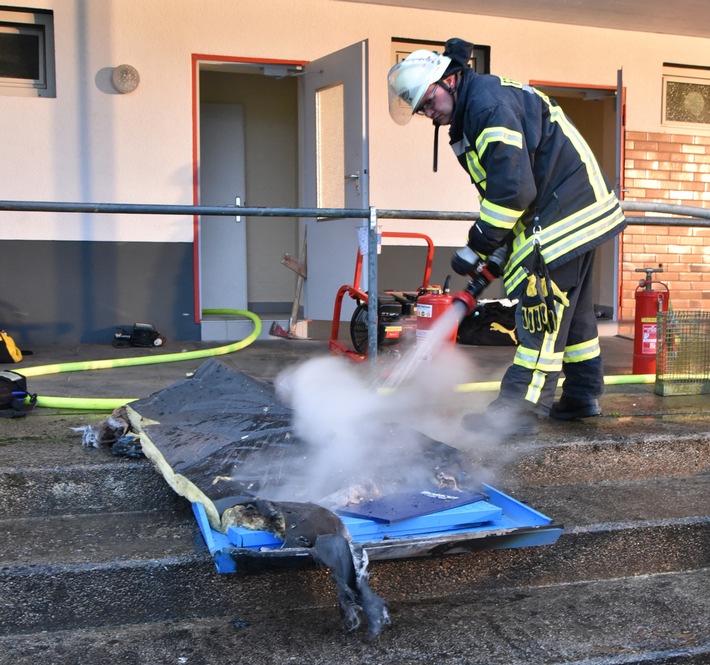 FW-OE: Feuer im Clubheim - Heizungsanlage gerät in Brand