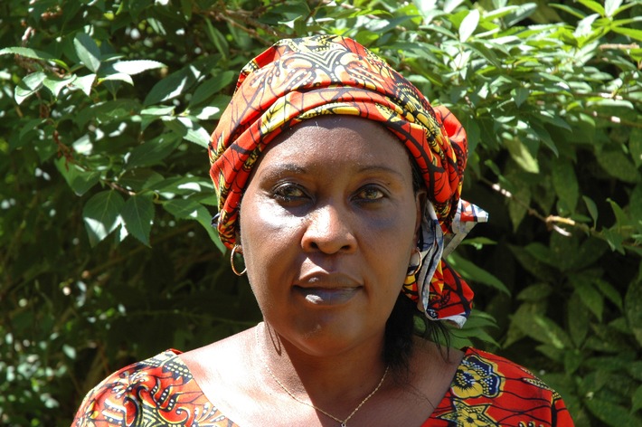 Caritas-Partnerin mit Weltkinderpreis ausgezeichnet - Anna Mollel engagiert sich seit 20 Jahren für behinderte Massai-Kinder (BILD)