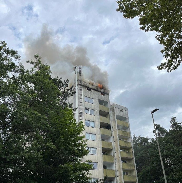 POL-PPWP: Brand in einem Hochhaus