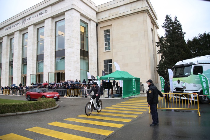 DEKRA Experten bei ITC-Sitzung in Genf: Hochrangige Verkehrspolitiker erleben das Potenzial von V2X für die Verkehrssicherheit