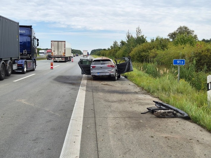 POL-VER: +Einbruch in Wohnhaus++Radfahrerin leicht verletzt++Auto überschlägt sich auf A1++Radfahrer übersieht haltenden Pkw+