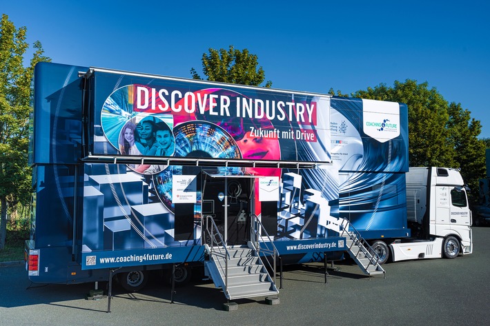 Tuttlingen: Schulklassen erkunden mobile Hightech-Ausstellung bei Aesculap (22.-24.05.)