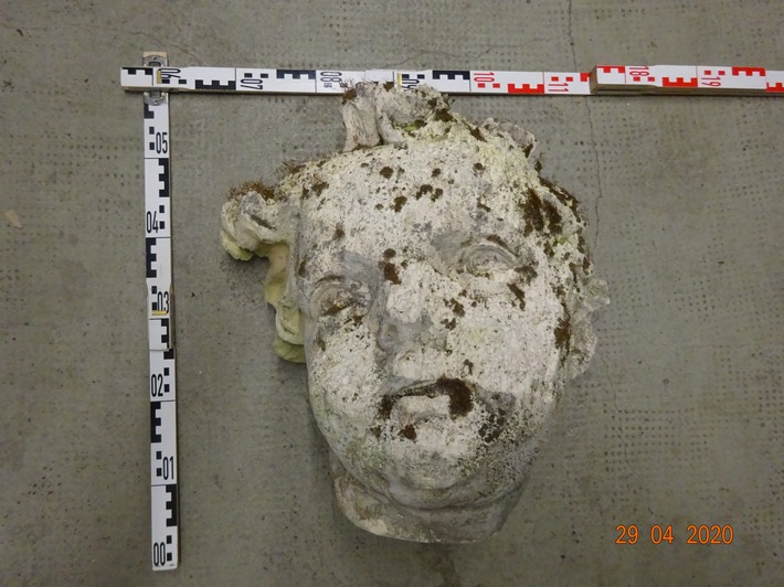 POL-KA: (KA) Karlsruher - Aufgefundener Kopf einer Statue / Polizei sucht Eigentümer