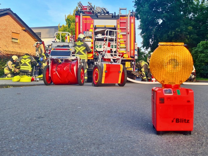 FW Hünxe: Reh im Wesel-Datteln-Kanal und Verkehrsunfall mit einer Verletzten