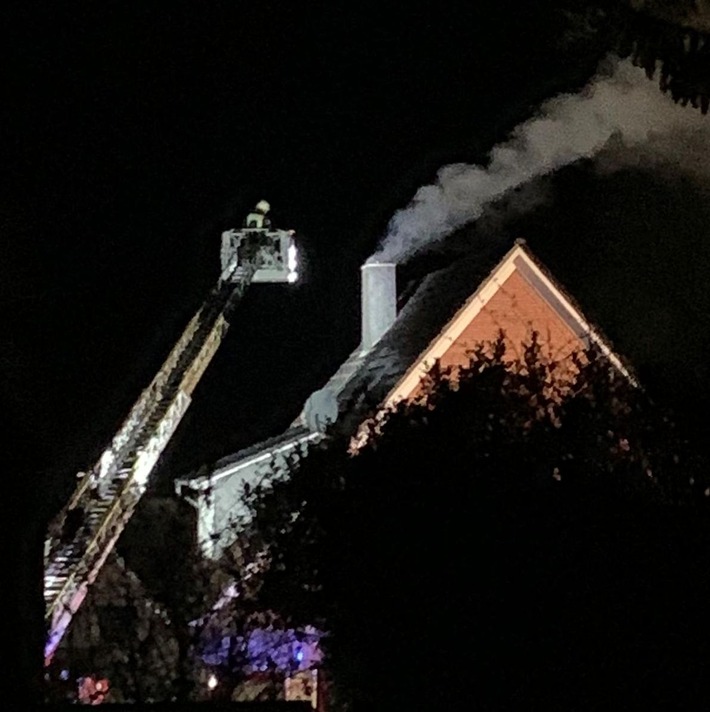 POL-STD: Schornsteinbrand in Bliedersdorf - schnelles Eingreifen der Feuerwehren kann Schaden verhindern