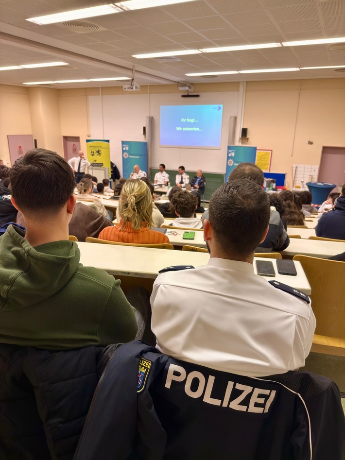 POL-WI: Veranstaltung der Dialogreihe "Cops im Dialog - Polizei und Schule im Austausch" in Wiesbaden