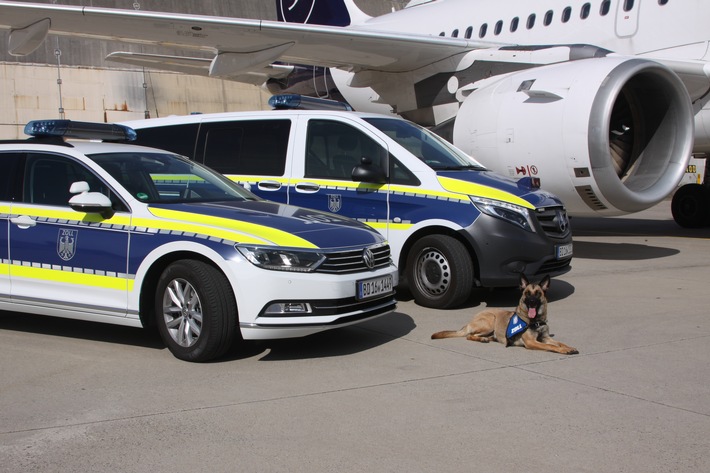 HZA-F: Zoll am Frankfurter Flughafen verhindert Schmuggel von besonderem Goldschmuck im Reiseverkehr