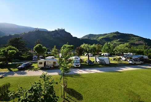 Camping im goldenen Herbst: ADAC Campingführer nennt Ziele für Wanderer und Weingenießer
