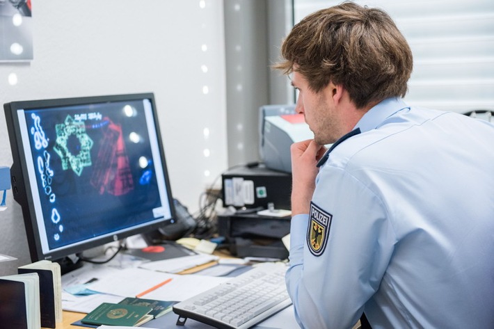 BPOL NRW: Mehrere gefälschte Urkunden bei Kontrolle vorgelegt - Bundespolizei nimmt Mann vorläufig fest