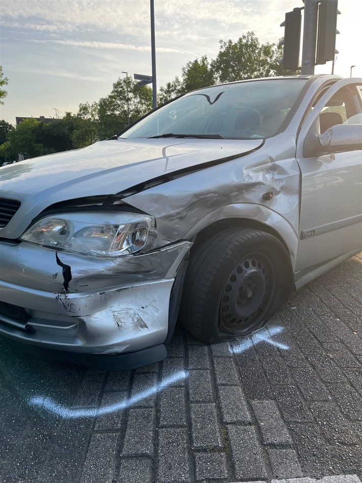 POL-DU: Bergheim: Zwei Schwerverletzte nach Verkehrsunfall