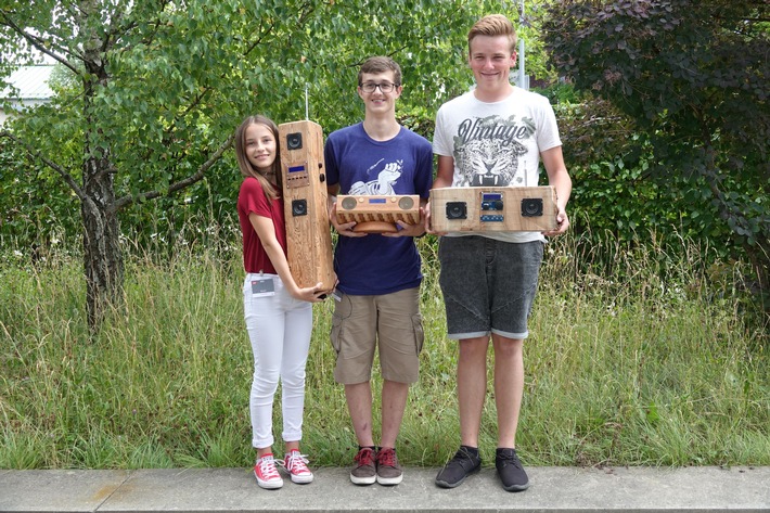 DAB+ Radios - ganz aus Holz geschnitzt