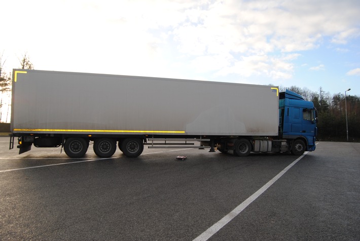 POL-PDKL: A6/Kaiserslautern, Verkehrsunsicherer Sattelzug