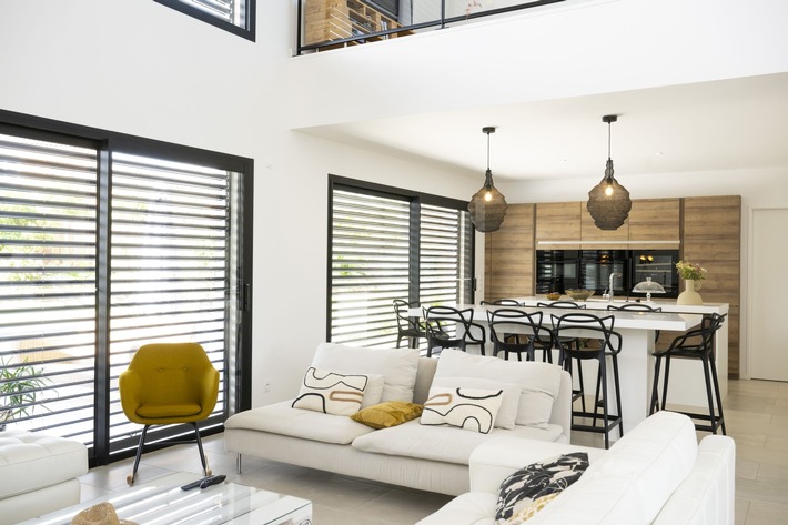 Communiqué de presse Griesser: Élégance raffinée avec les brise-soleil orientables Grinotex® Sinus