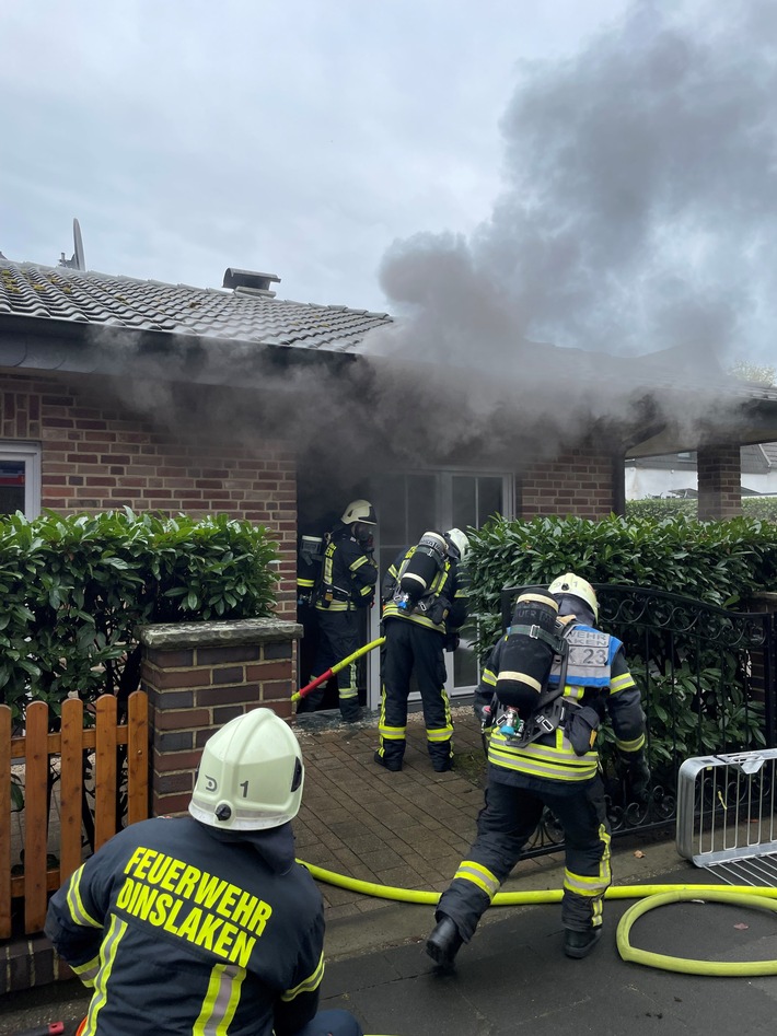 FW Dinslaken: Feuer im Hauswirtschaftsraum