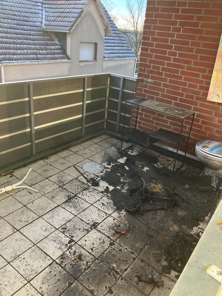 FW-WAF: Feuer auf Balkon