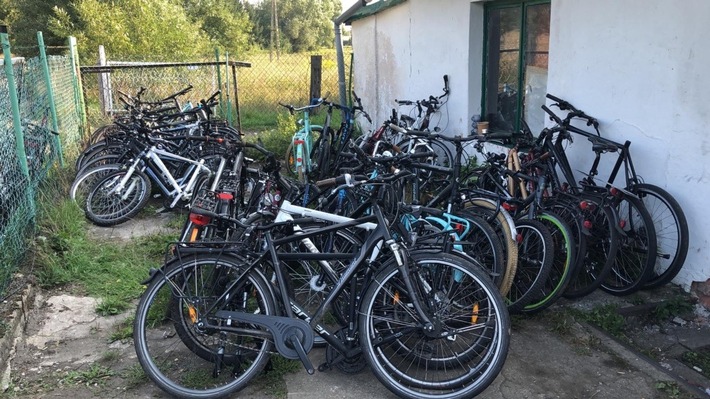 POL-BN: Schlag gegen Fahrraddiebe: Großeinsatz der Bonner Polizei - Bislang 161 Fahrräder in Bonn und Polen sichergestellt