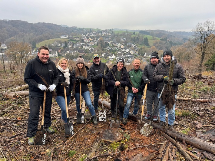 Becher pflanzt 10.000 Bäume: Aufforstungsprojekt erfolgreich abgeschlossen