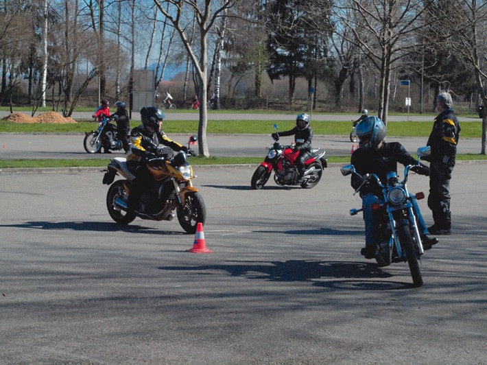 Fit für die Töff-Saison: Fahrsicherheitstrainings der Allianz Suisse gehen in das 25. Jahr