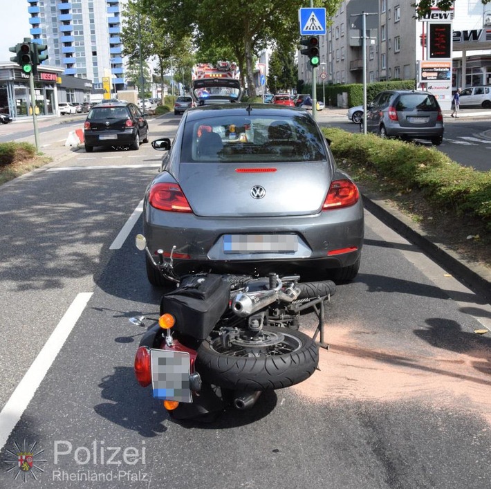 POL-PPWP: Unfall in der Mainzer Straße - Motorradfahrer leicht verletzt