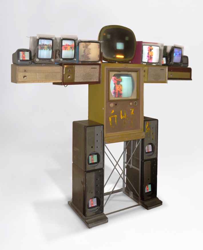 Neue artnet - Auktion im Internet: Skulptur "Big Shoulder" von Videokünstler Nam June Paik (mit Bild)