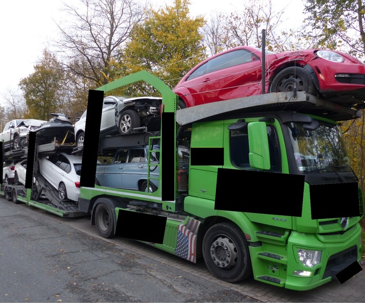 POL-CUX: Zweimal Verkehrsunfallflucht+++Verkehrsunfall in Langen+++Autotransporter zu hoch+++Einbruch in Langen+++Einbruchsversuch in Cuxhaven+++Vier Glätteunfälle auf der A 27