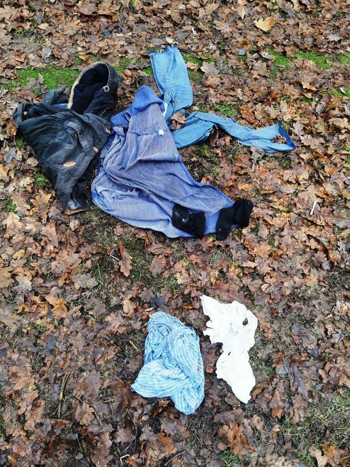 POL-NB: Kleidung in einem Waldstück aufgefunden - keine Hinweise auf Vorliegen einer Straftat