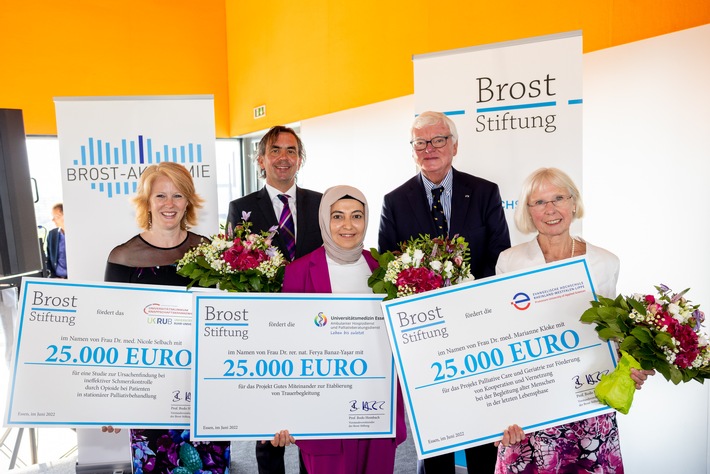 Brost-Ruhr Preis 2022 festlich verliehen / Stiftung ehrt Palliativ-Expertinnen - mit verdreifachtem und höherem Preisgeld