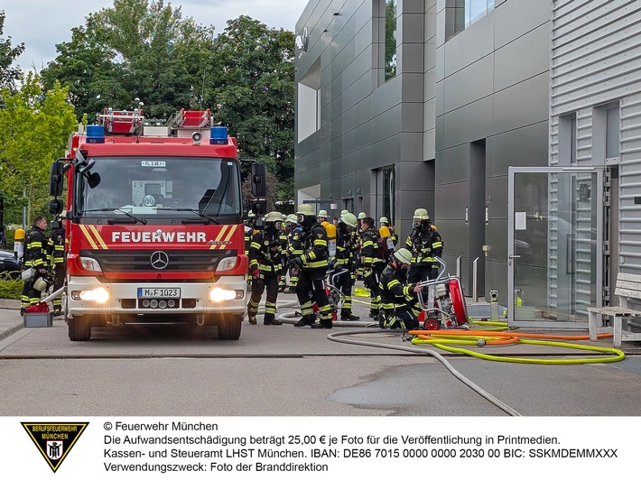 FW-M: Brand in Autowerkstatt (Forstenried)